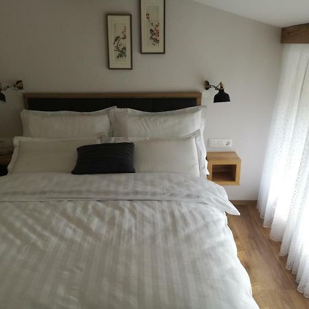 Holiday House Red Deer เปรดวอร์ ภายนอก รูปภาพ