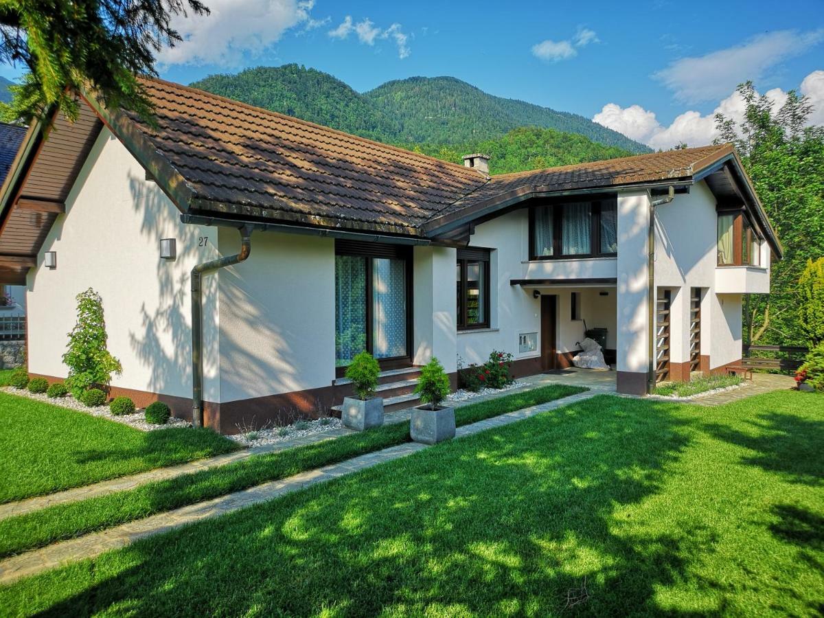 Holiday House Red Deer เปรดวอร์ ภายนอก รูปภาพ