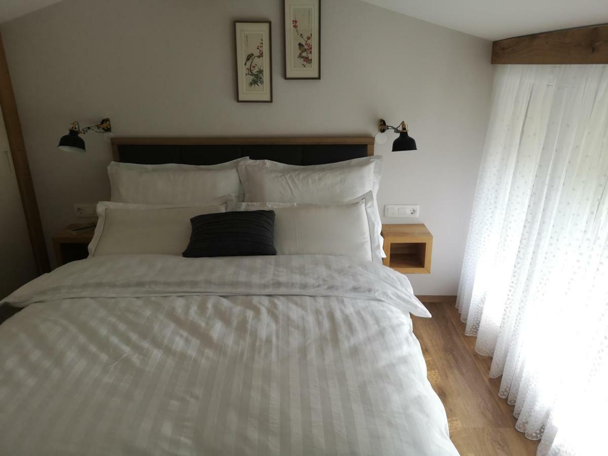 Holiday House Red Deer เปรดวอร์ ภายนอก รูปภาพ