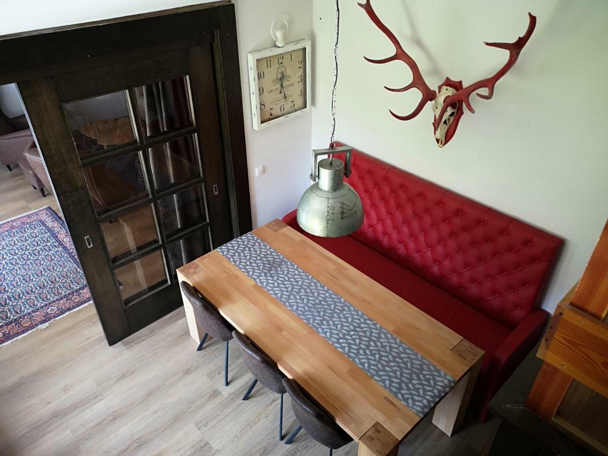 Holiday House Red Deer เปรดวอร์ ภายนอก รูปภาพ
