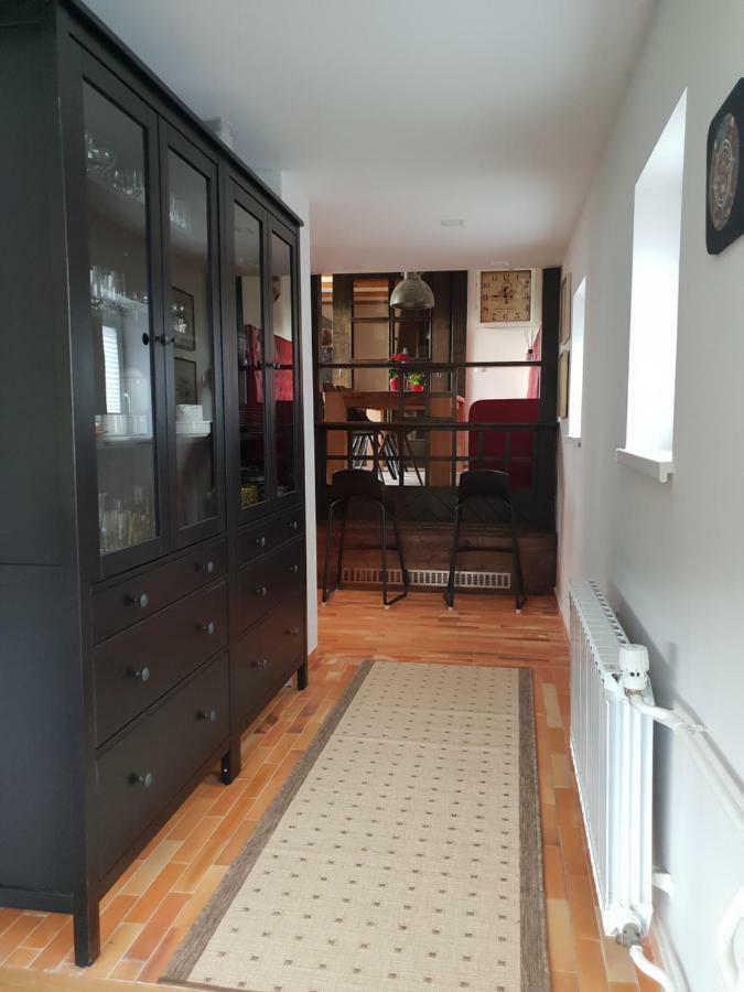 Holiday House Red Deer เปรดวอร์ ภายนอก รูปภาพ