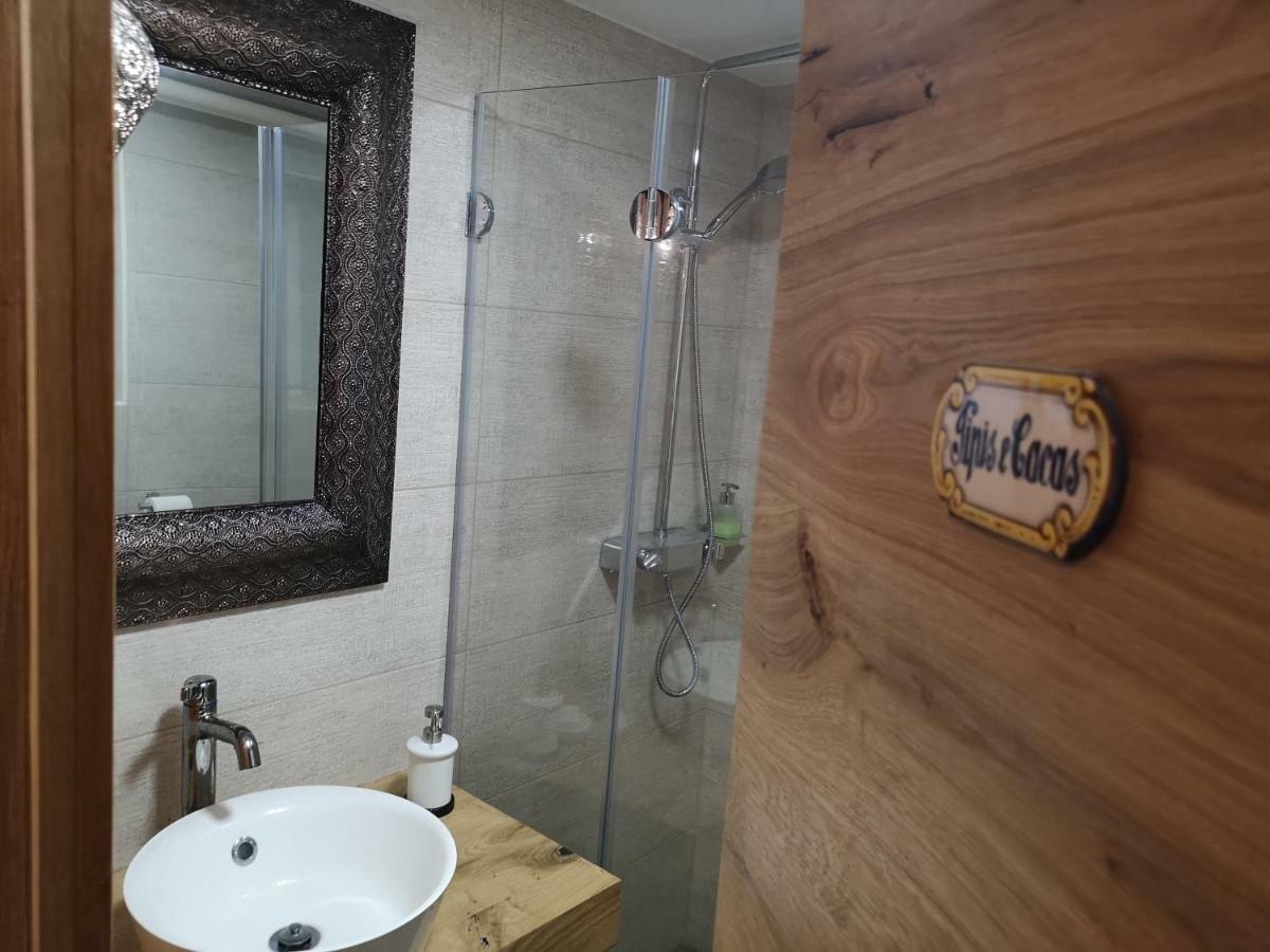 Holiday House Red Deer เปรดวอร์ ภายนอก รูปภาพ