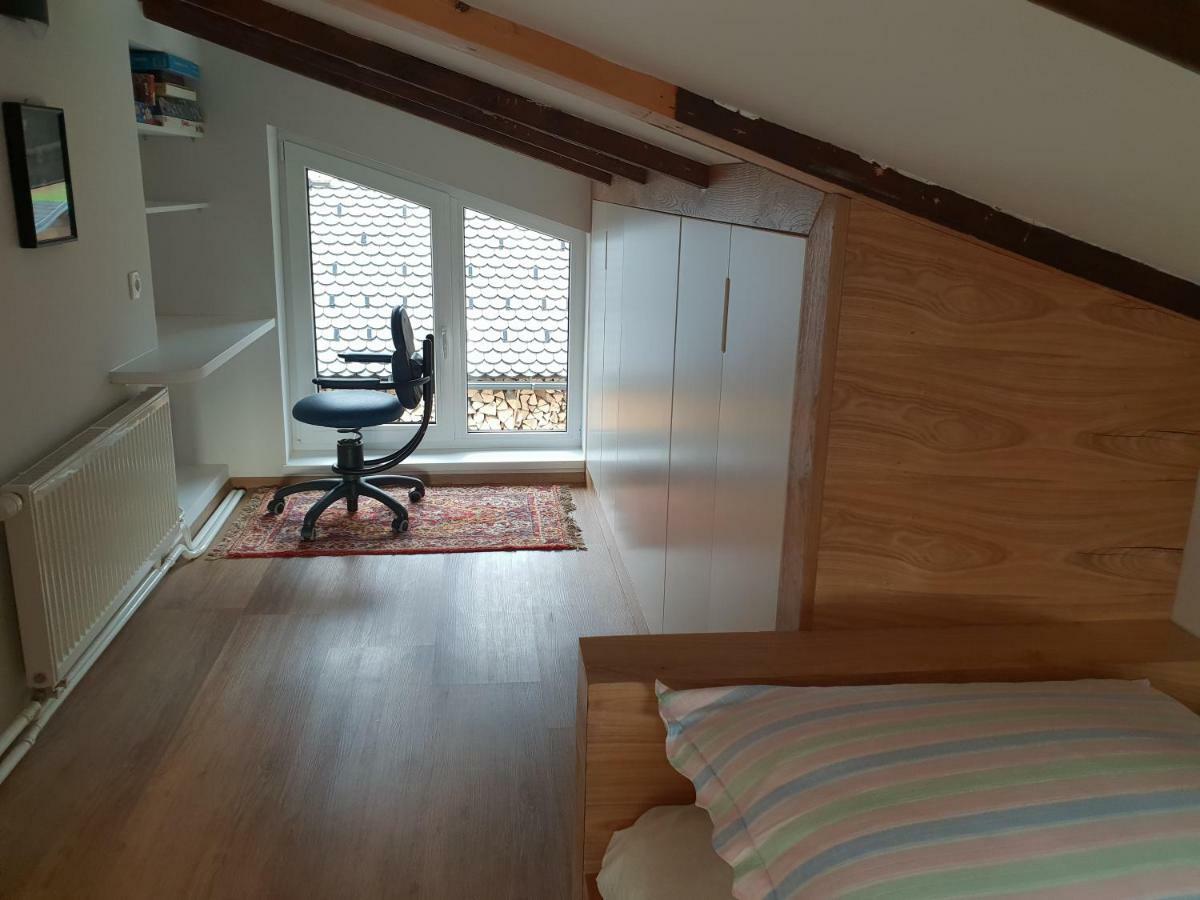 Holiday House Red Deer เปรดวอร์ ภายนอก รูปภาพ
