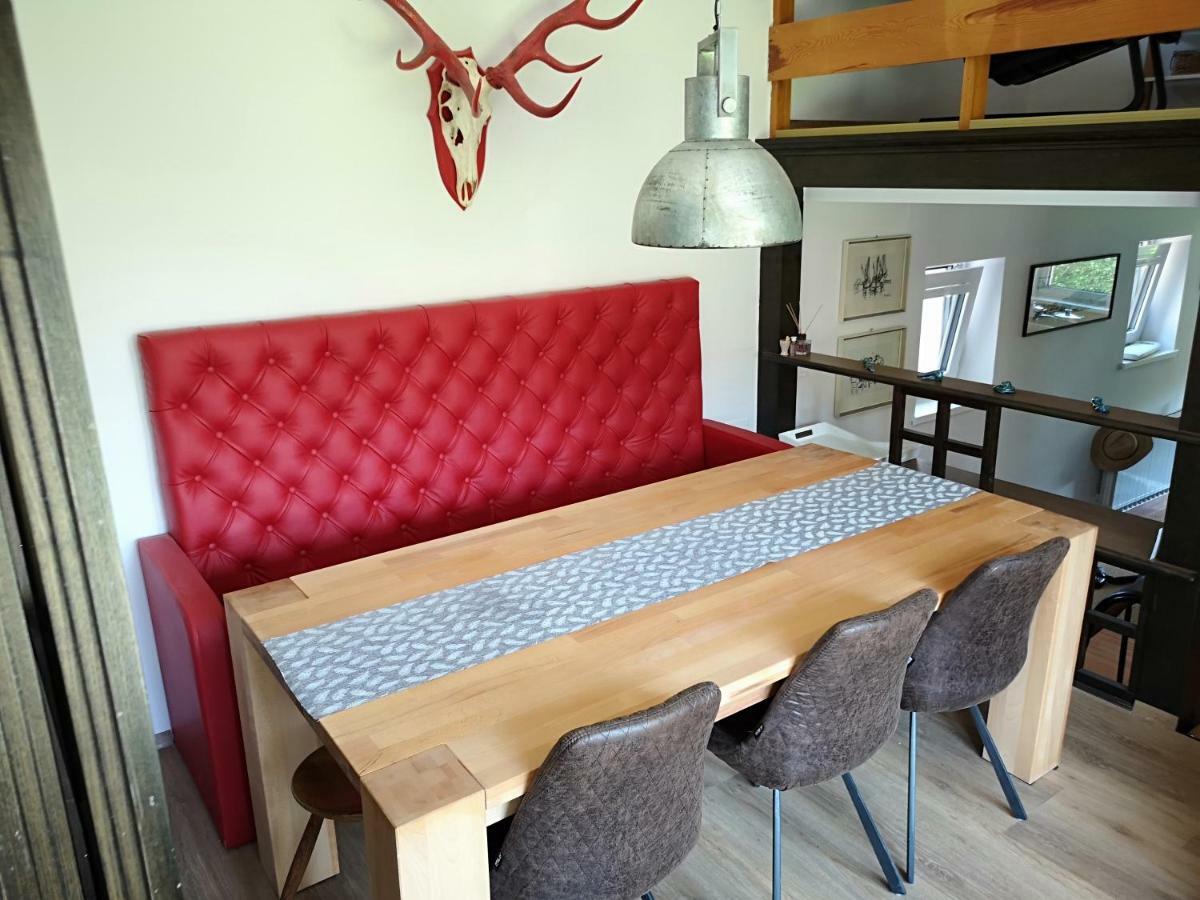 Holiday House Red Deer เปรดวอร์ ภายนอก รูปภาพ