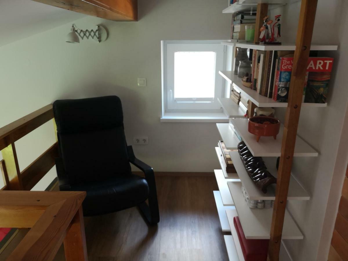 Holiday House Red Deer เปรดวอร์ ภายนอก รูปภาพ